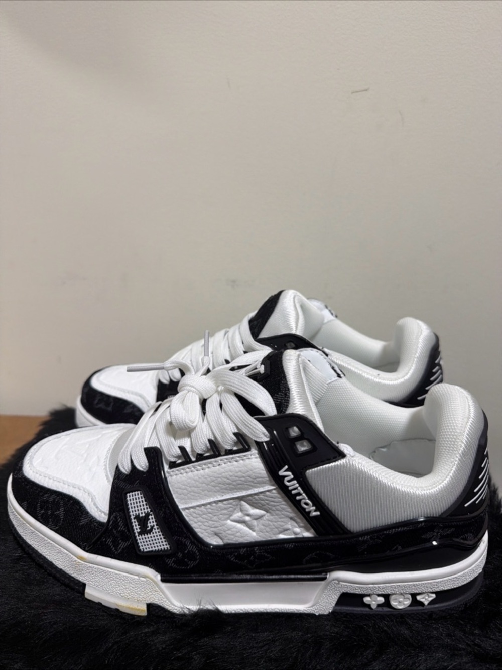 Louis Vuitton White and Black Monogram Low-Top Sneakers - Picture 3 of 7